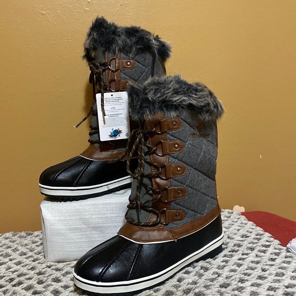 Waterproof, fur-lined, insulated boot